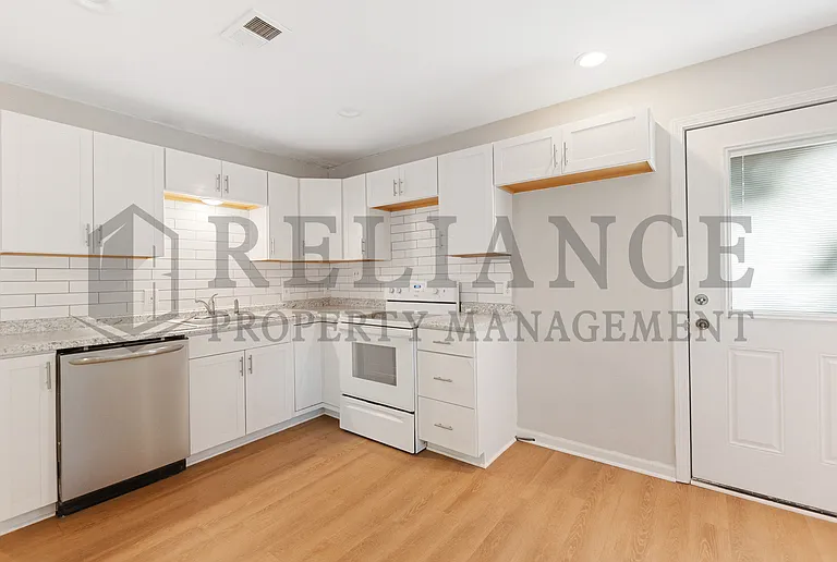300 W Breese Ave — Photo 8