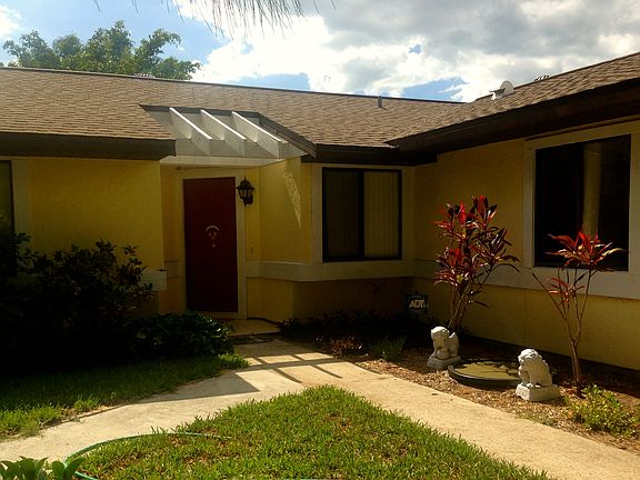 Secluded front entryway