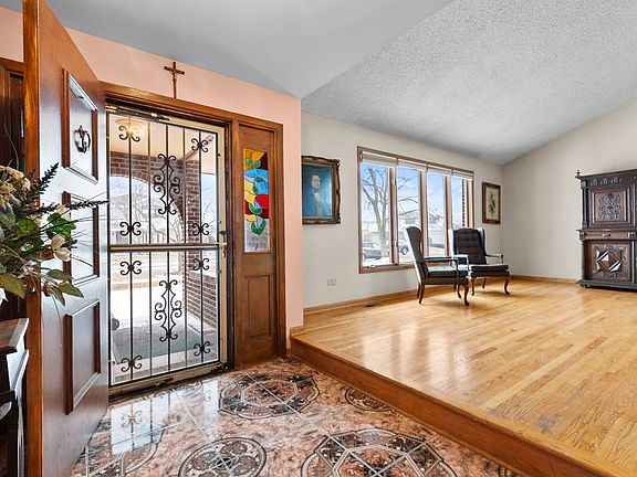 2nd image of 8250 Tanbark Dr