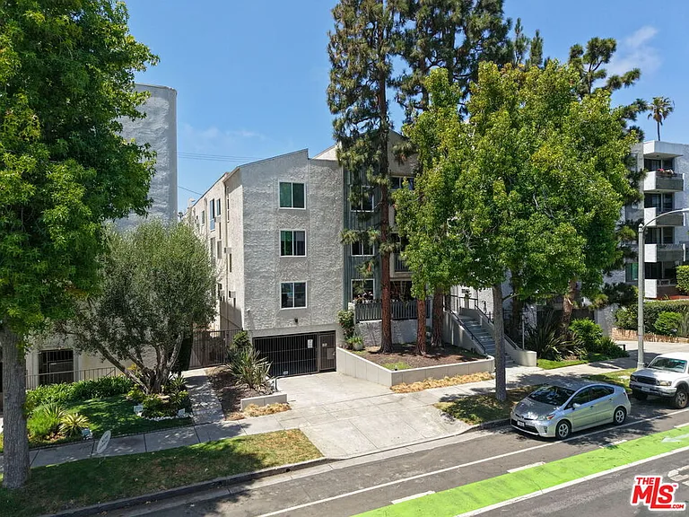 311 Montana Ave #302 — Photo 1