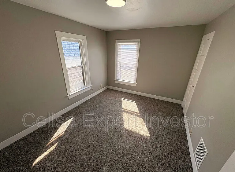 1441 Wall St — Photo 8