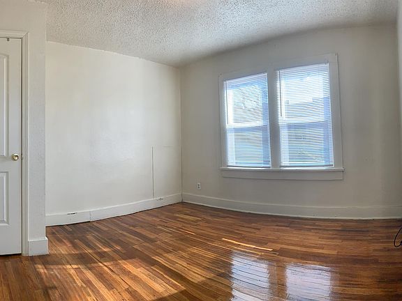 5th image of 1104 Wallace St