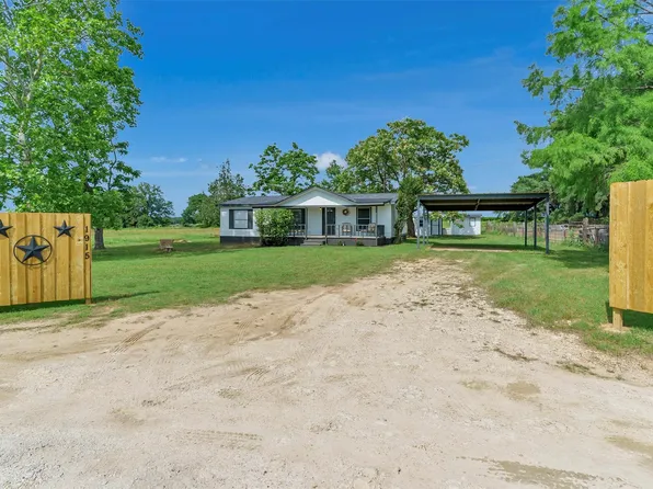 1915 Goodnight Ct, Granbury, TX 76049