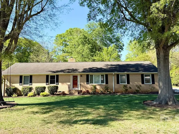 8325 Fallsdale Dr, Charlotte, NC 28214