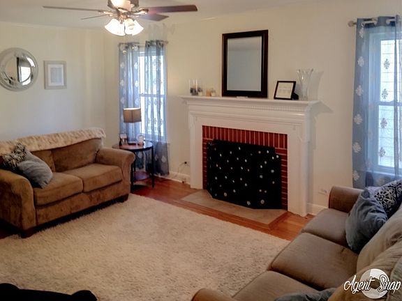 3rd image of 10242 S Turner Ave