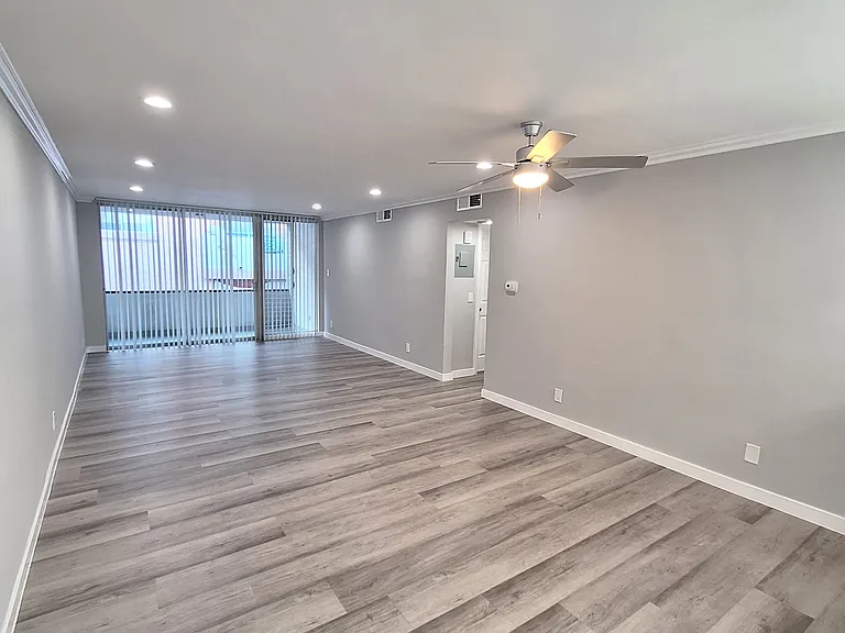 13907 Oxnard — Photo 17