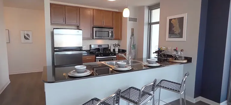 552 W Kinzie St — Photo 1