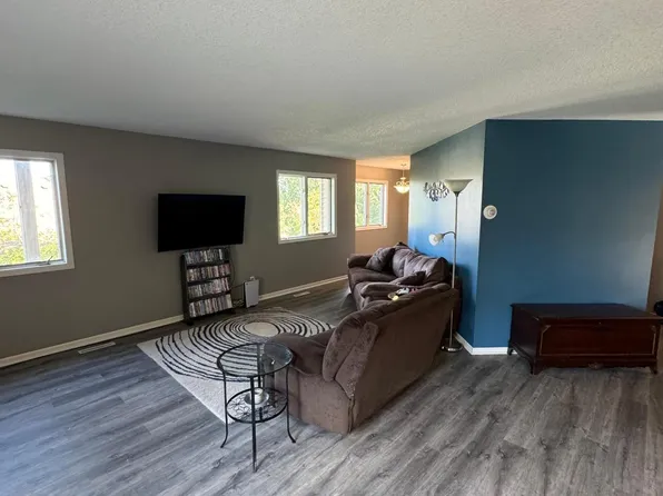 4198 Hilltop Ln, Eagan, MN 55123