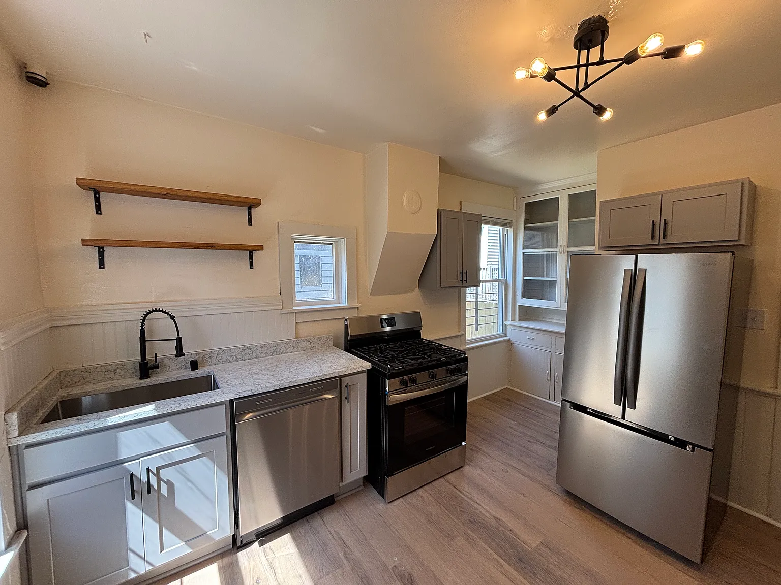 2 bed, 1000 sqft, $2,000 — Photo 3