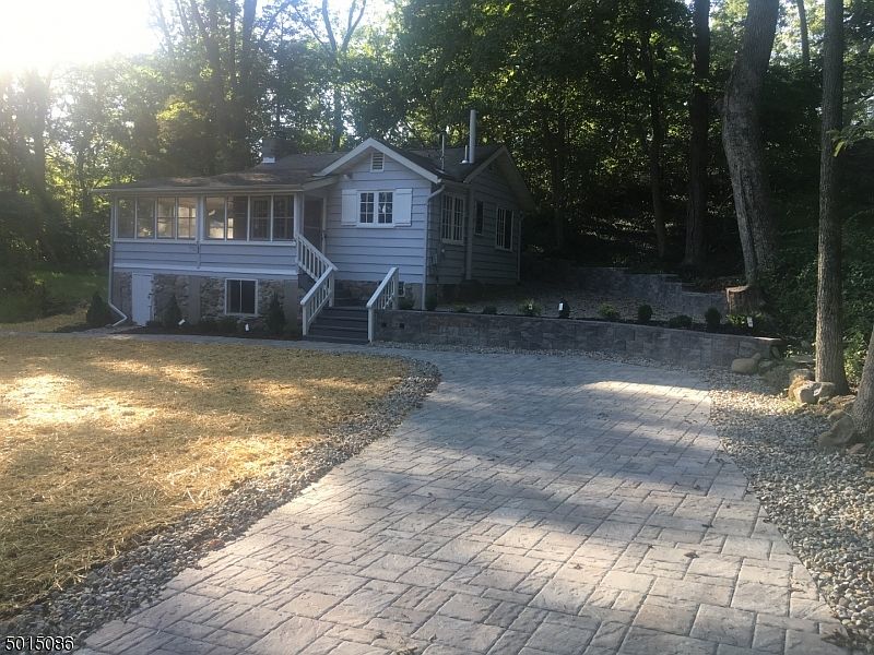 1st image of 913 Edgewood Dr