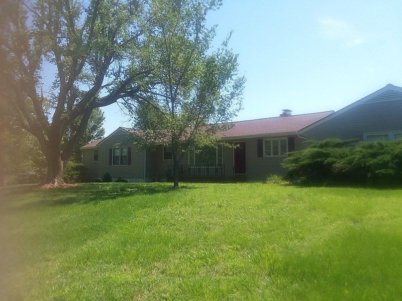 1st image of 415 Circle Dr