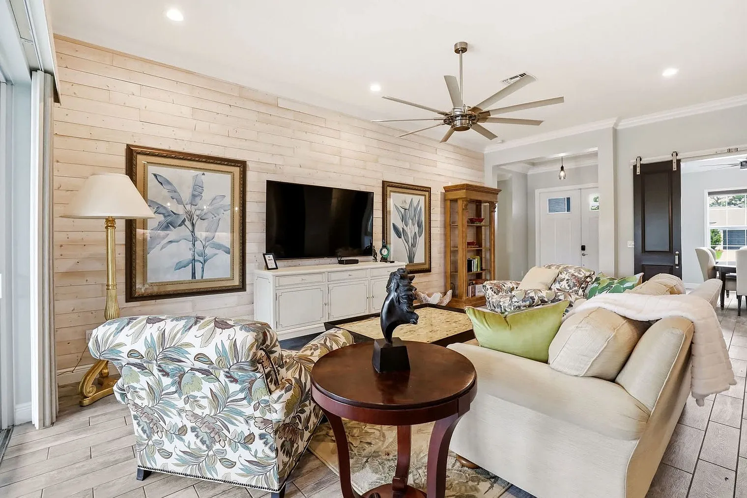4 bed, 3.0 bath, 2486 sqft, $6,459 — Photo 3