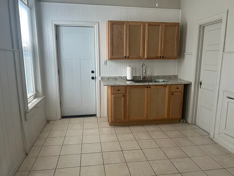 510 N 6th St #1 — Photo 13