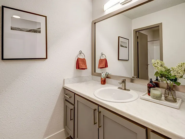 Shift Apartments — Photo 15
