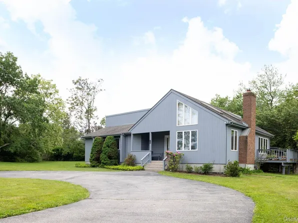 100 Bayberry Ln, Greenport, NY 11944