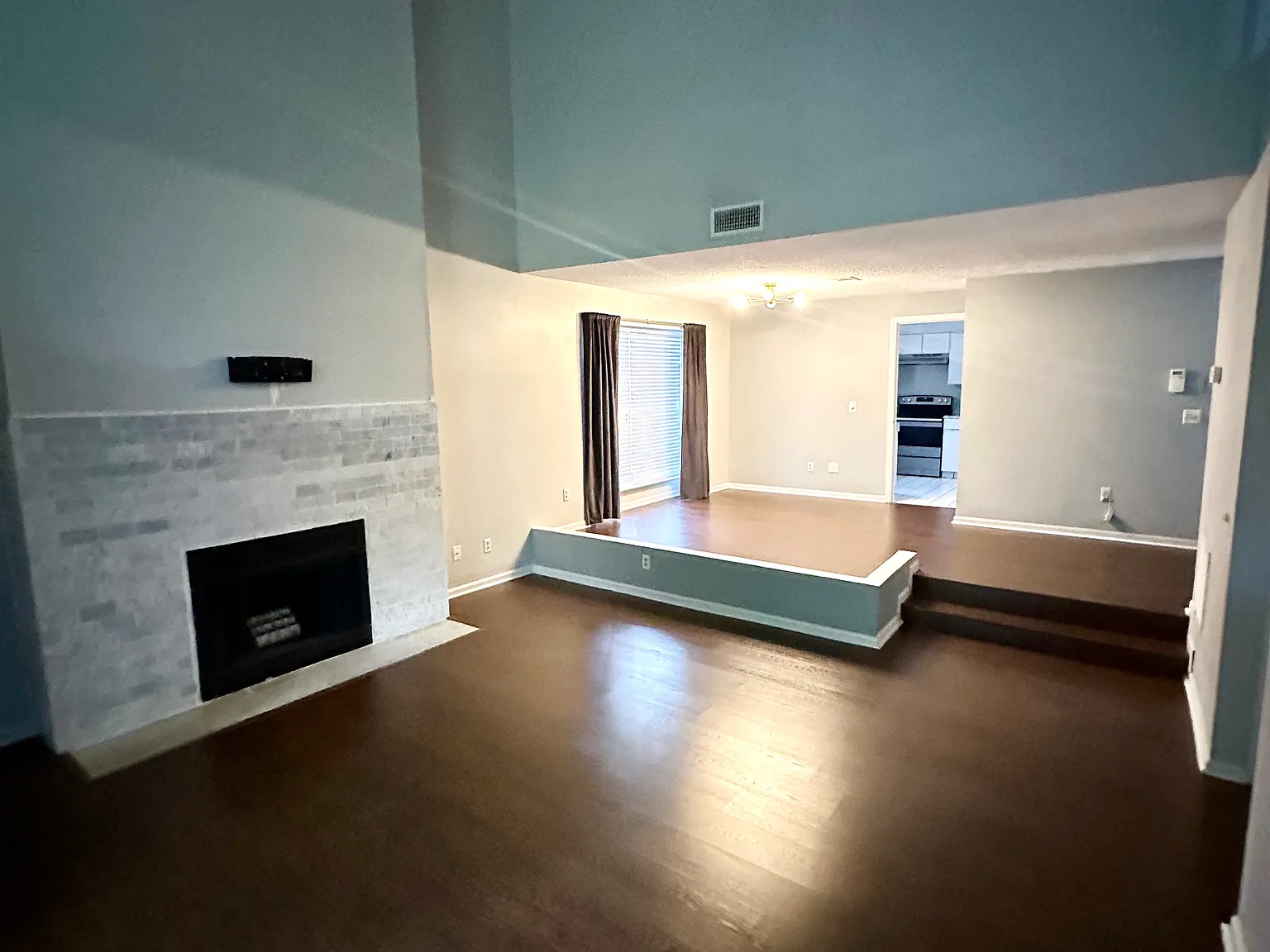 3 bed, 2.5 bath, 1630 sqft, $1,900 — Photo 4