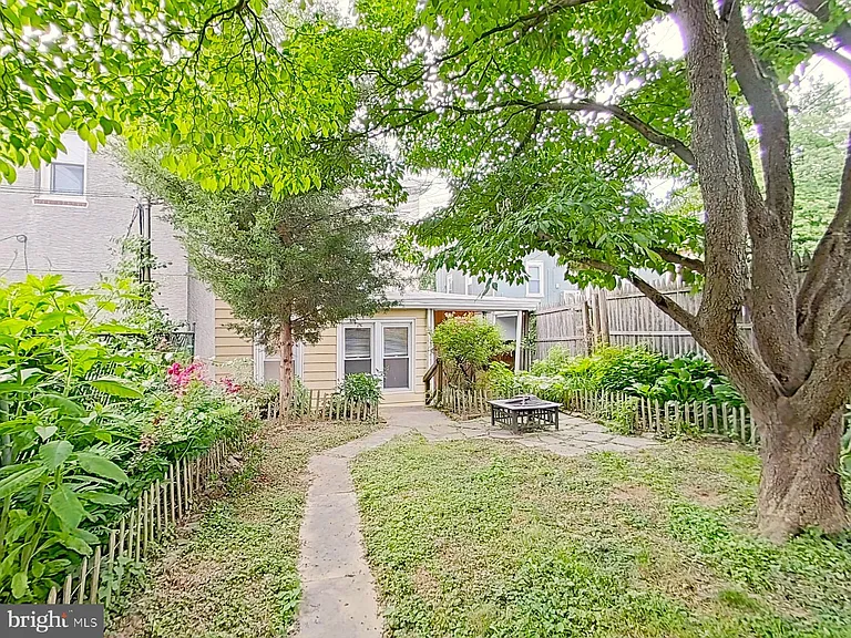 355 Lyceum Ave #1 — Photo 8