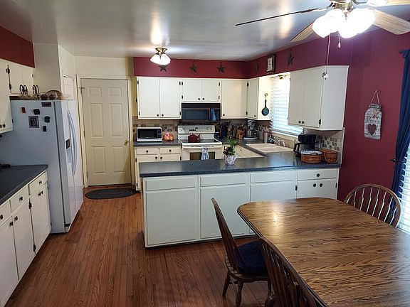3rd image of 1105 Grand Ave