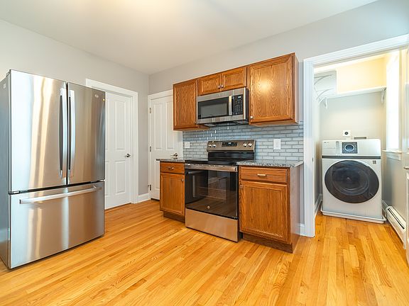 5th image of 362 Soundview Ave #1