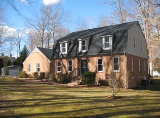 5862 Hillside Dr, Gloucester, VA 23061