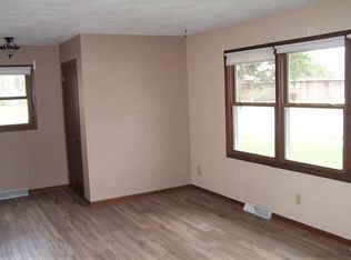 2 Meadow View Cir, Waupun, WI 53963