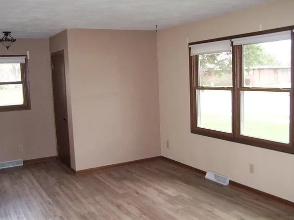 2 Meadow View Circle, Waupun, WI 53963