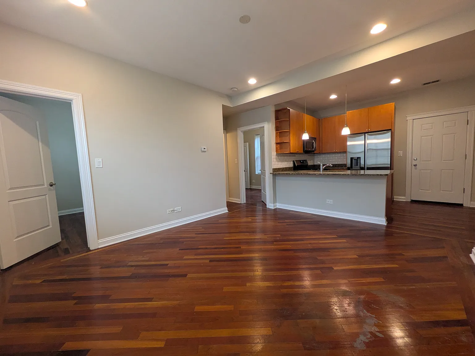 2 bed, 600 sqft, $1,800 — Photo 2