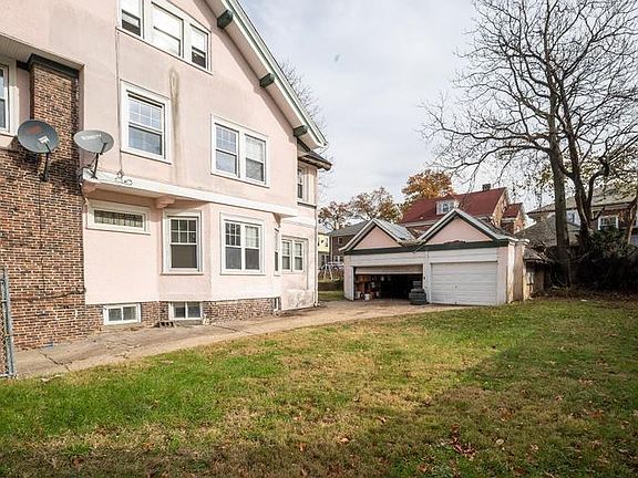 3rd image of 437 Parker St