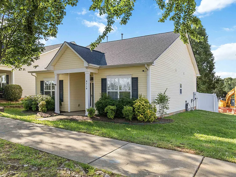 8710 Arrowhead Place Ln — Photo 3