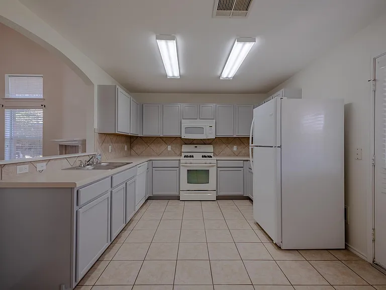 2202 Piedmont Ct — Photo 4