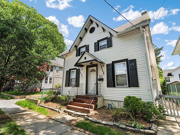 4th image of 21 Bard Ave