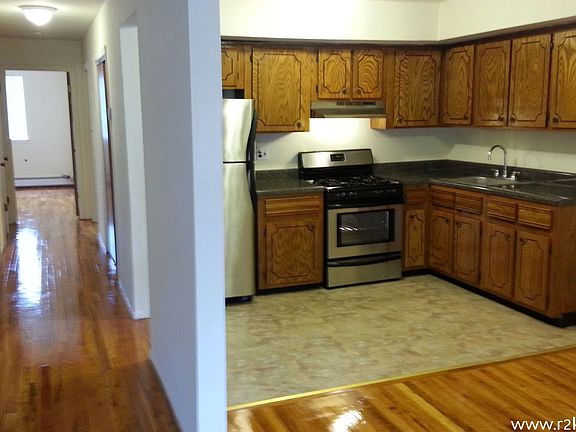 2nd image of 3142 44th St #2