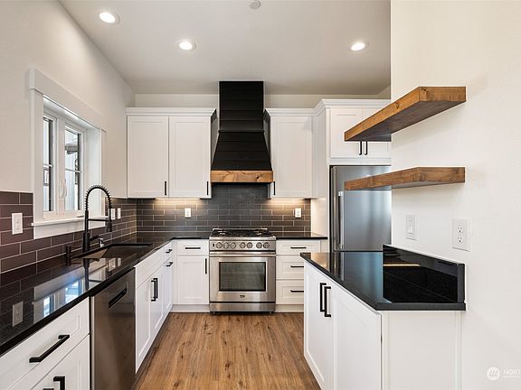 5th image of 11813 NW 38th Avenue #E