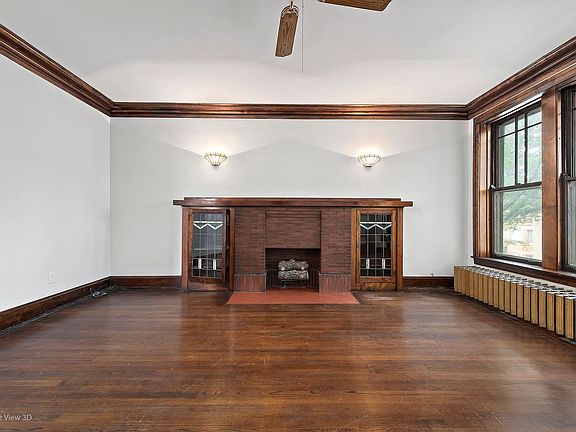 4th image of 4436 N Artesian Ave #3