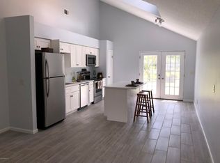 379 Filmore Dr, Jacksonville, FL 32225