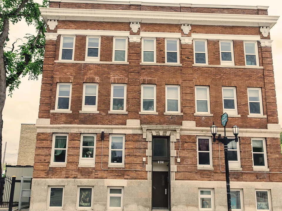 634 Broadway Ave