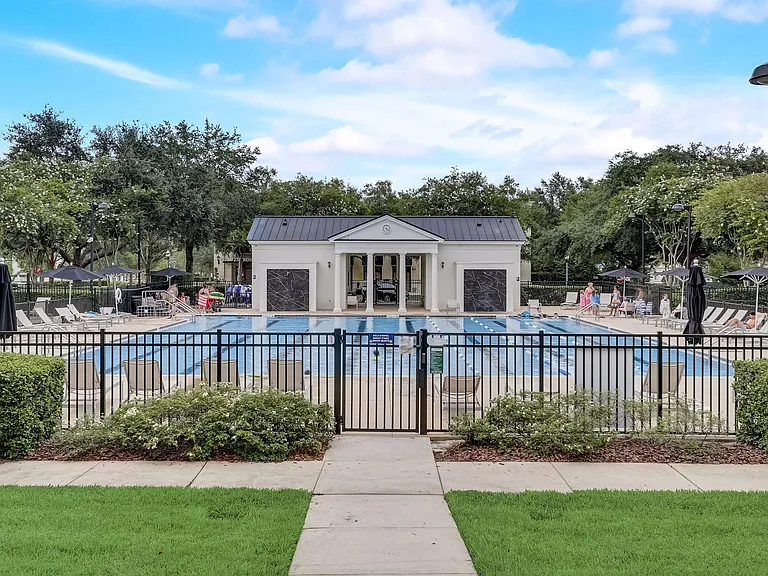 Majestic of Downtown Baldwin Park — Photo 33
