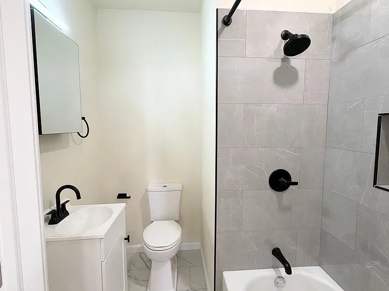240 W Ontario St #2 — Photo 6
