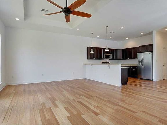 5th image of 4413 Elba St