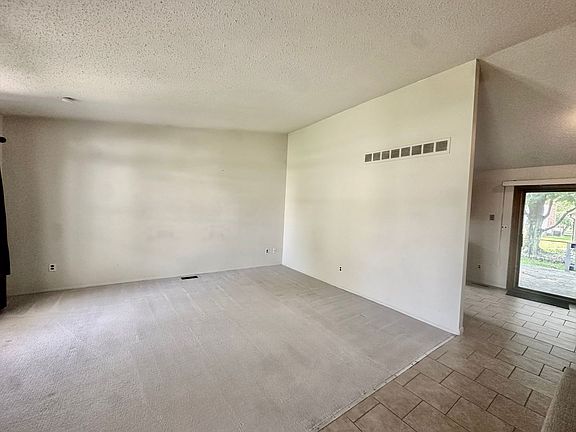4th image of 21669 Tulipwood St