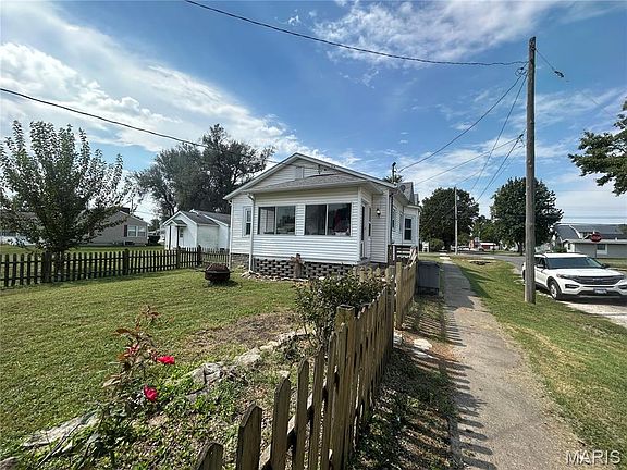 4th image of 502 4th St
