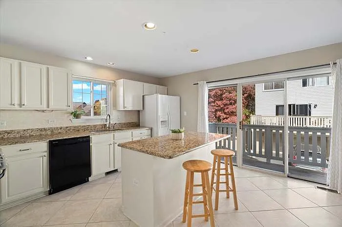18630 W Sterling Ct — Photo 10