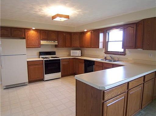 3rd image of 319 Wildwind Dr