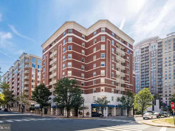 880 N Pollard St APT 222, Arlington, VA 22203
