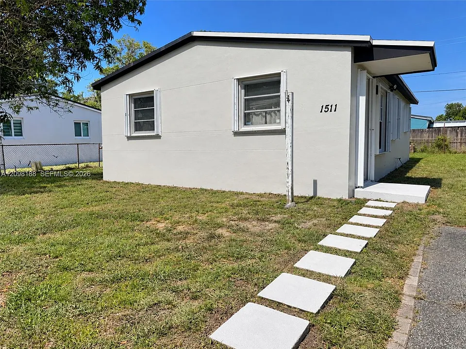 1511 N 70th Ter