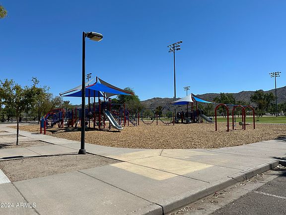4th image of 1018 E SOUTH MOUNTAIN Avenue