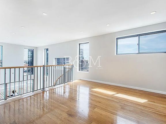 4th image of 128 Wythe Ave #Phe