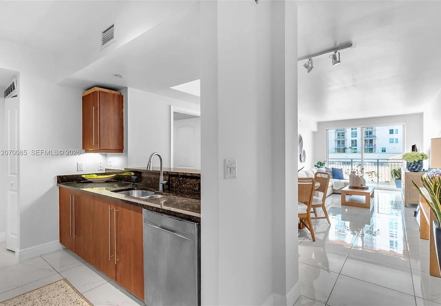 Toscano Condo — Photo 2
