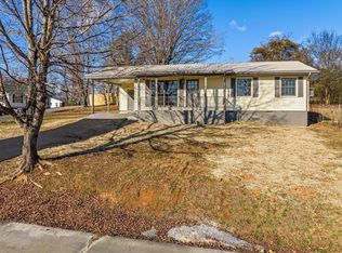 204 Riggs St, Athens, TN 37303
