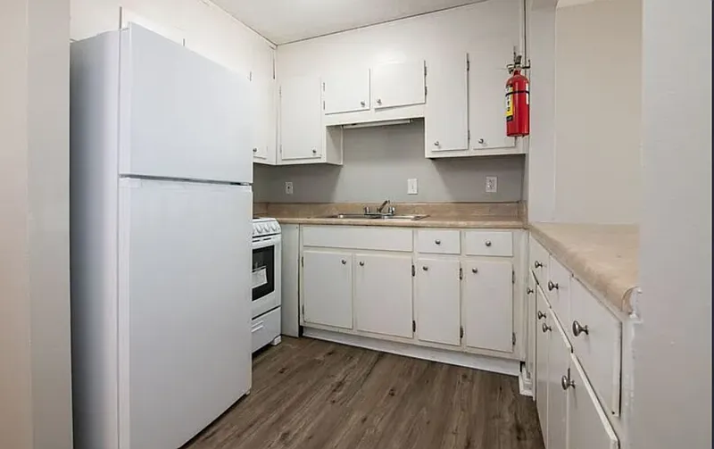 2 bed, 1.0 bath, $799 — Photo 4